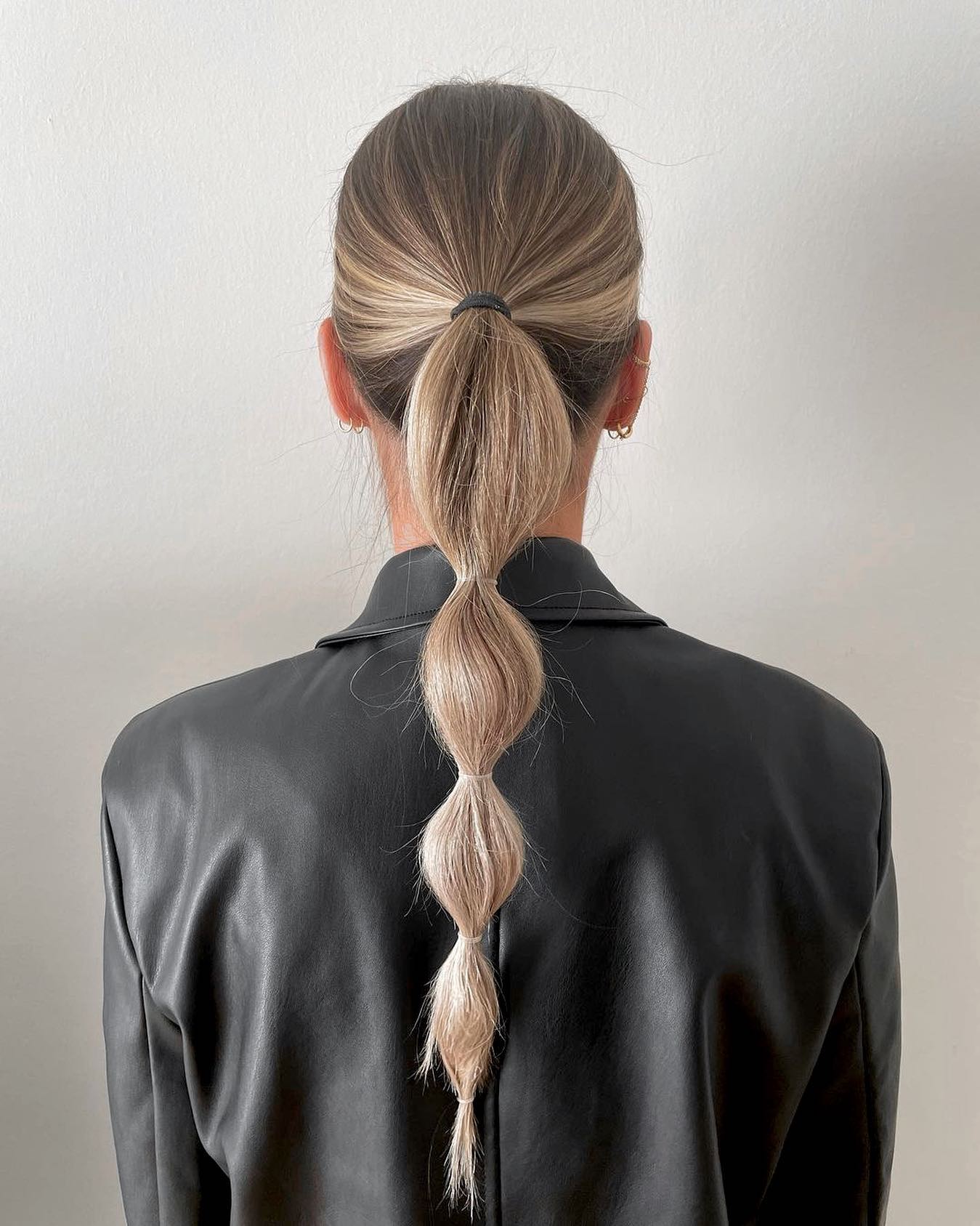 Photo #8 from rapunzelofsweden with the caption: Beautiful bubble braid made with Sleek Clip-on set, by @zoerle_ 🖤

Right now 15% OFF almost EVERYTHING! Ends tomorrow midnight (CET).
——
#Rapunzelofsweden #hairextensions #longhair #braid