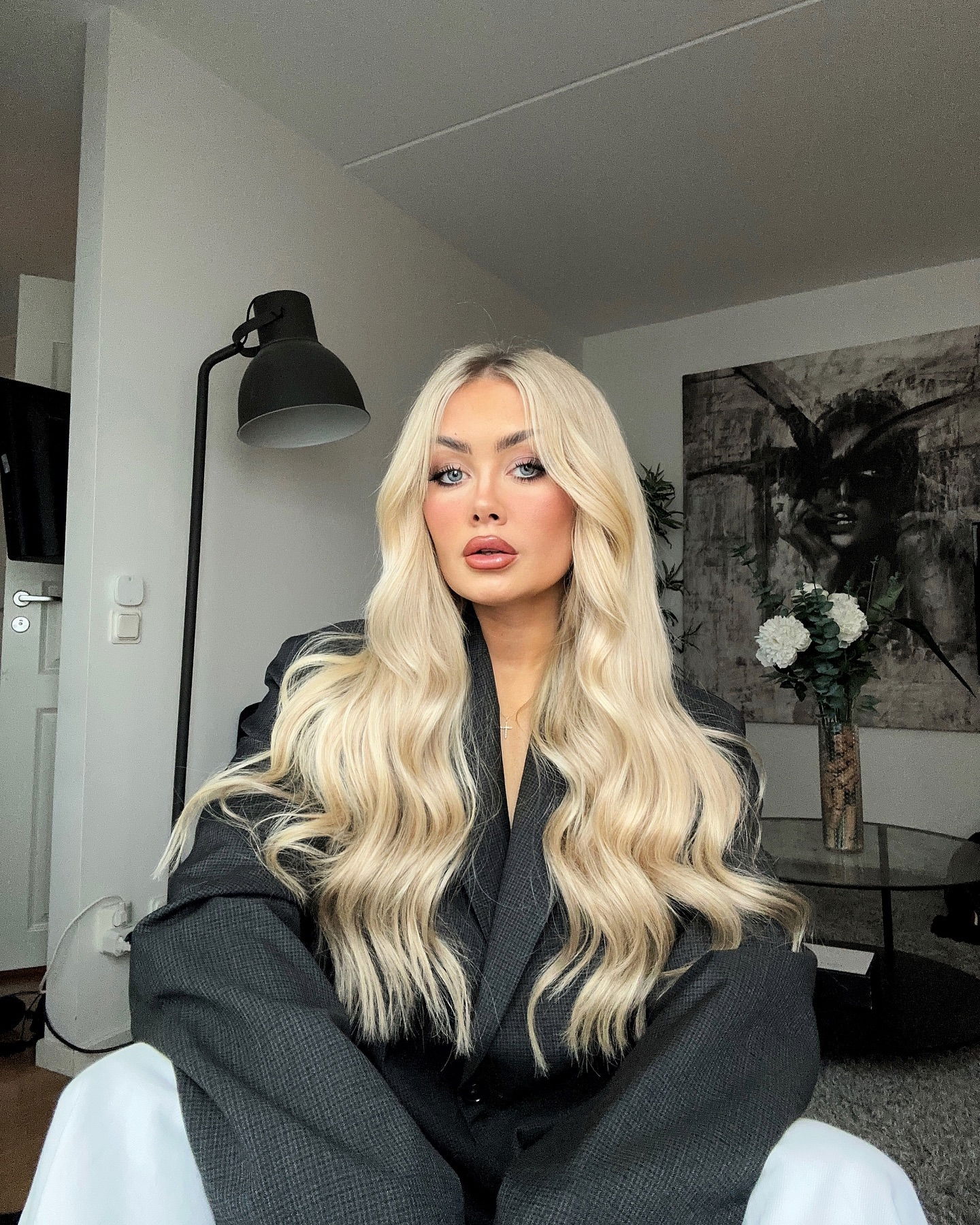 Photo #8 from ronjacarlssons with the caption: [ I samarbete med rapunzelofsweden ] 

Jag är helt kär i deras extensions, första gången jag tycker att ett löshår är enkelt att styla och kvalitén är helt otrolig! 

Löshåret jag har är deras Premium Tape Extensions i färgerna Honey blonde och Cendre Ash Blonde Mix i längden 50cm. 

AAAAAGH är så nöjd, just look at this???? 
Satte även in de på rapunzels egna salong här i Göteborg, så otroligt duktiga❤️
#rapunzelofsweden rapunzelofsweden