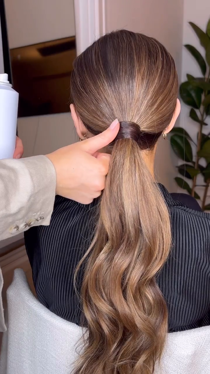 Video #11 from rapunzelofsweden with the caption: Give your hair a boost with our 
Premium tape extensions 🤎 B2.3/5.0 hazelnut caramel bayalage & 2.0 dark brown 
💁🏽‍♀️ @tones.beauty 

#hairstyle #hairideas #hairinspiration #haircut #hairextensions #doityourself #style #look #hairgoals #hairart #hairvideo #reels #reelsvideo #viral #trend #trending