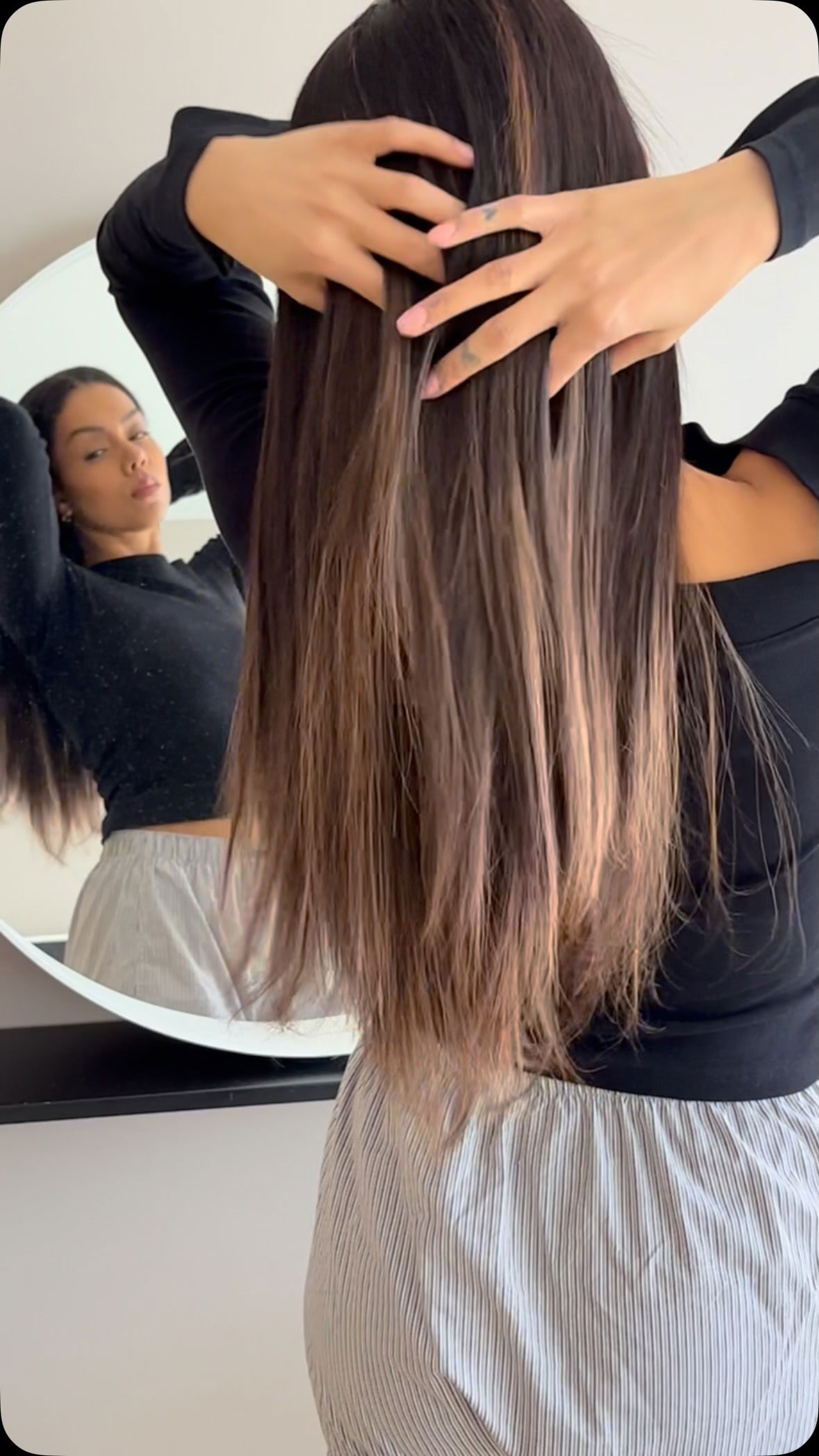 Video #9 from thammy.d with the caption: •Product Name: Classic Clip-ins
•Hair Length: 50 cm
•Hair Color: 5.0 Brown (Brown with a golden undertone, solid color, neutral tone). #rapunzelofsweden 
rapunzelofsweden